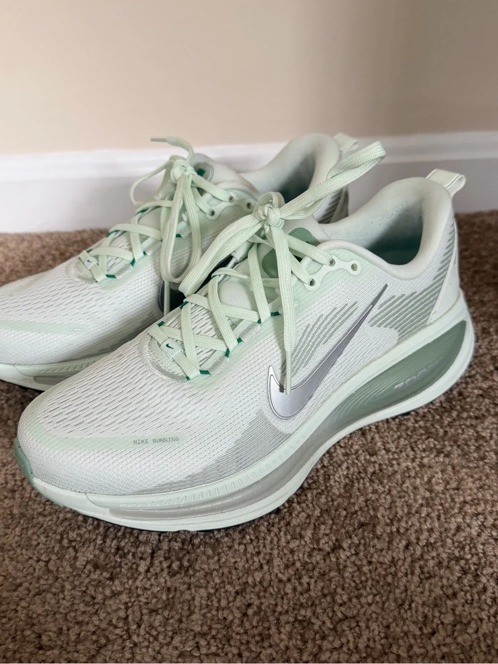 Nike Women’s Mint Green Athletic Running Shoes